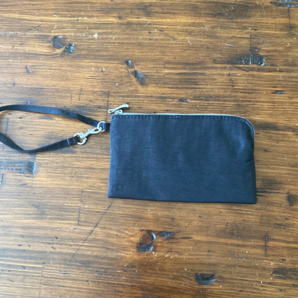 Baggallini Black Nylon RFID Wristlet Pouch Wallet W/ Card Slots Detachable Strap - Picture 2 of 10